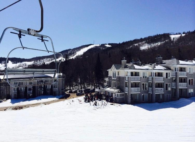 Condo Loft Ski In - Ski Out A Stoneham Bagian luar foto